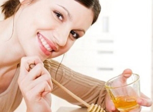 {Hỏi đáp} Mỡ máu cao có nên uống mật ong không?